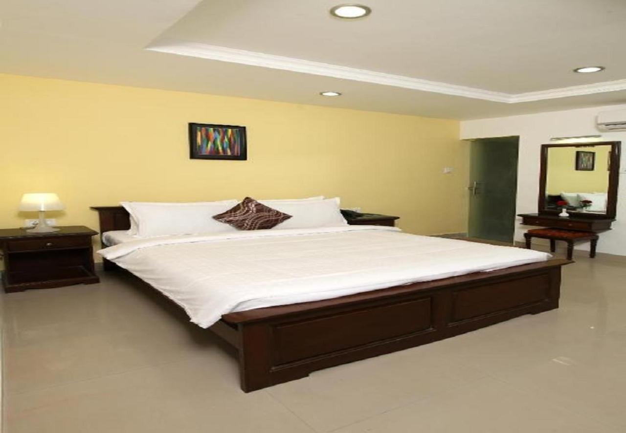บลู ไอวี เซอร์วิซ อพาร์ตเมนต์ - โกรัตตูร์ Apartment เชนไน ภายนอก รูปภาพ
