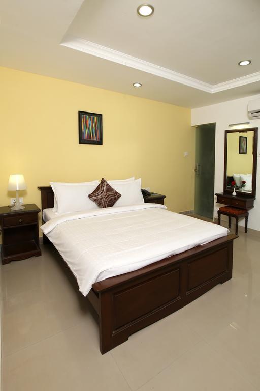 บลู ไอวี เซอร์วิซ อพาร์ตเมนต์ - โกรัตตูร์ Apartment เชนไน ภายนอก รูปภาพ