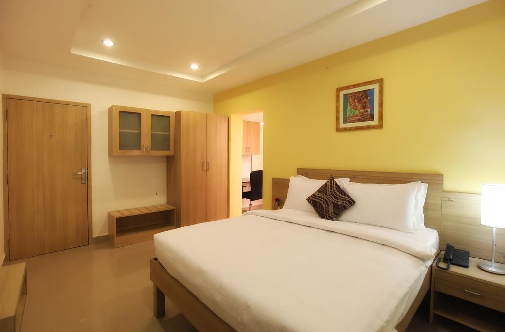 บลู ไอวี เซอร์วิซ อพาร์ตเมนต์ - โกรัตตูร์ Apartment เชนไน ภายนอก รูปภาพ