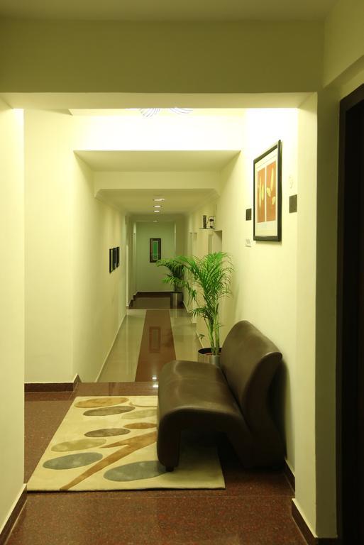 บลู ไอวี เซอร์วิซ อพาร์ตเมนต์ - โกรัตตูร์ Apartment เชนไน ภายนอก รูปภาพ