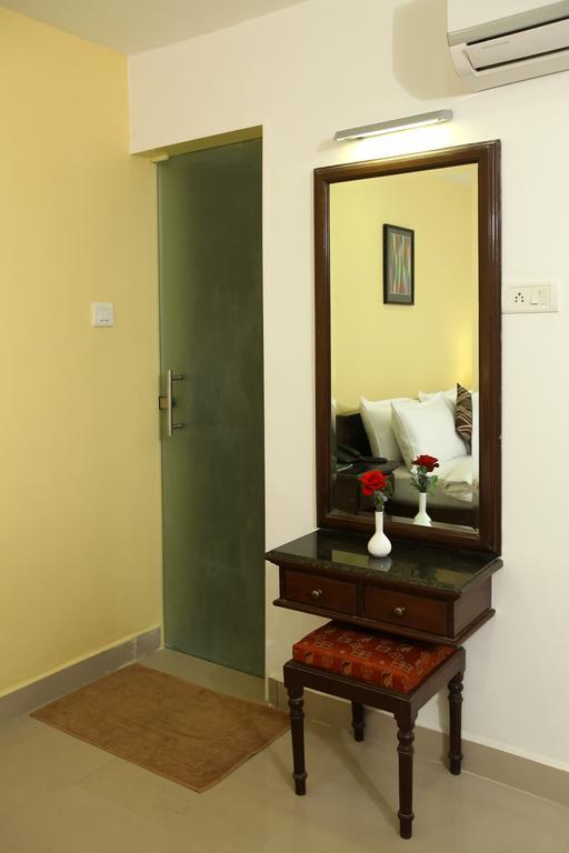 บลู ไอวี เซอร์วิซ อพาร์ตเมนต์ - โกรัตตูร์ Apartment เชนไน ภายนอก รูปภาพ